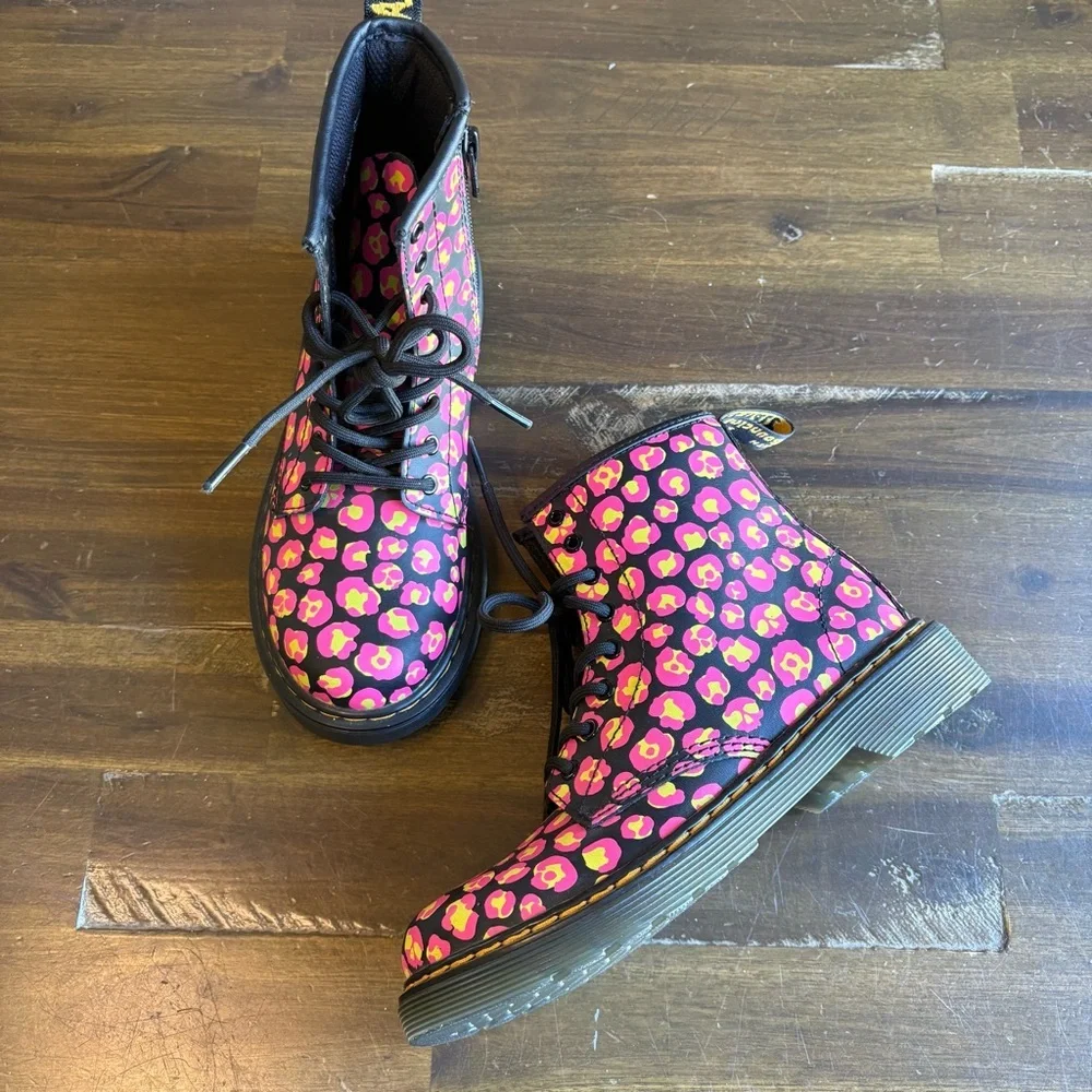 Dr. Martens Docs Hot Pink Animal Print Cheetah Leopard Combat Boots Lace Girls 2